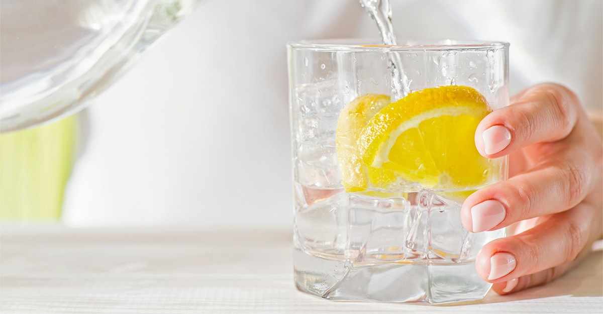 water with lemon